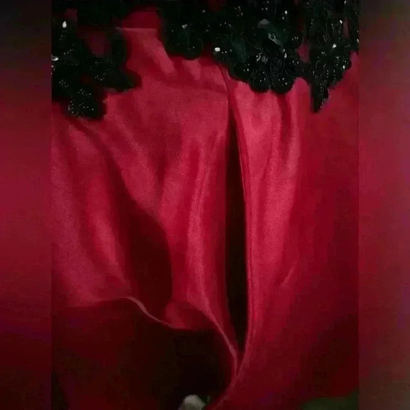 HAVANA COUTURE RED SATIN BLACK LACE FULL CIRCLE PARTY HOLIDAY SKIRT SIZE S-M - Picture 6 of 7